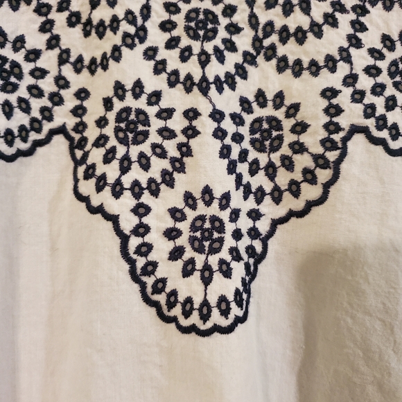 Beautiful blouse - Picture 2 of 5